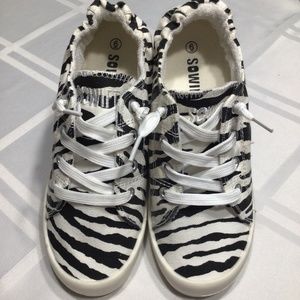 Sowift Slip On Canvas 🦓 sneaker